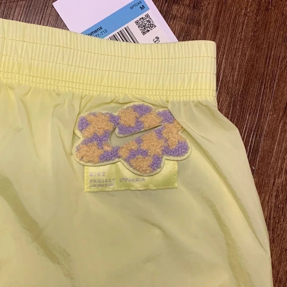 Nike Embroidered Shorts Yellow Women’s Size M NWT - Picture 11 of 13